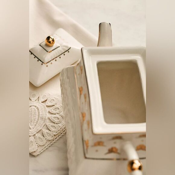 The Met x Anthropologie Stoneware Teapot New In Box  47.8 oz. 7"H - Picture 3 of 3